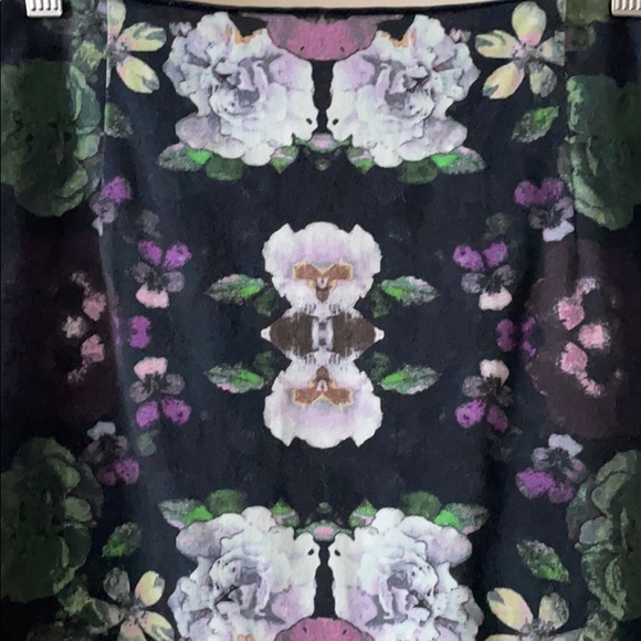 3/$10 H&M floral mini skirt - Picture 3 of 5